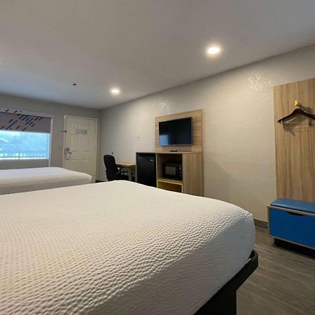 Days Inn By Wyndham Near Seaworld San Antonio Eksteriør bilde