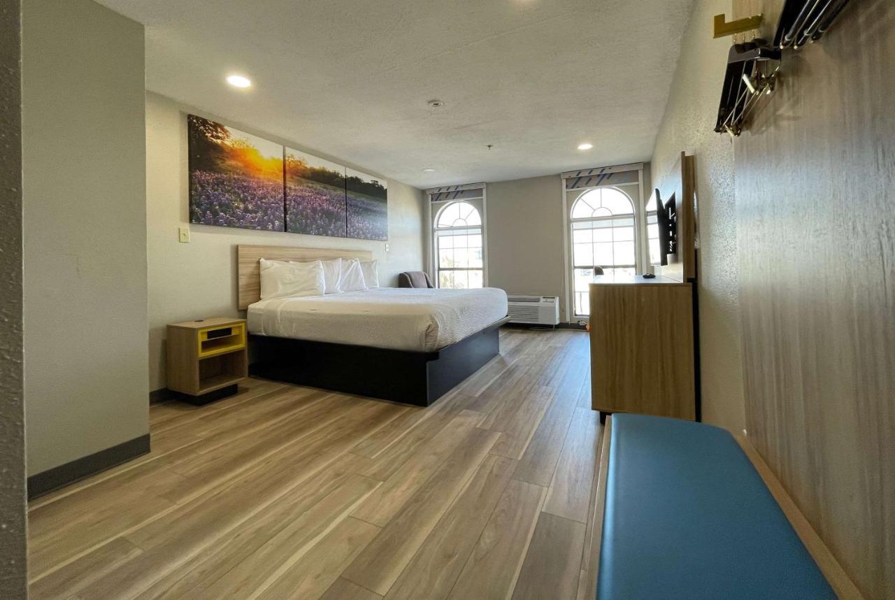 Days Inn By Wyndham Near Seaworld San Antonio Eksteriør bilde