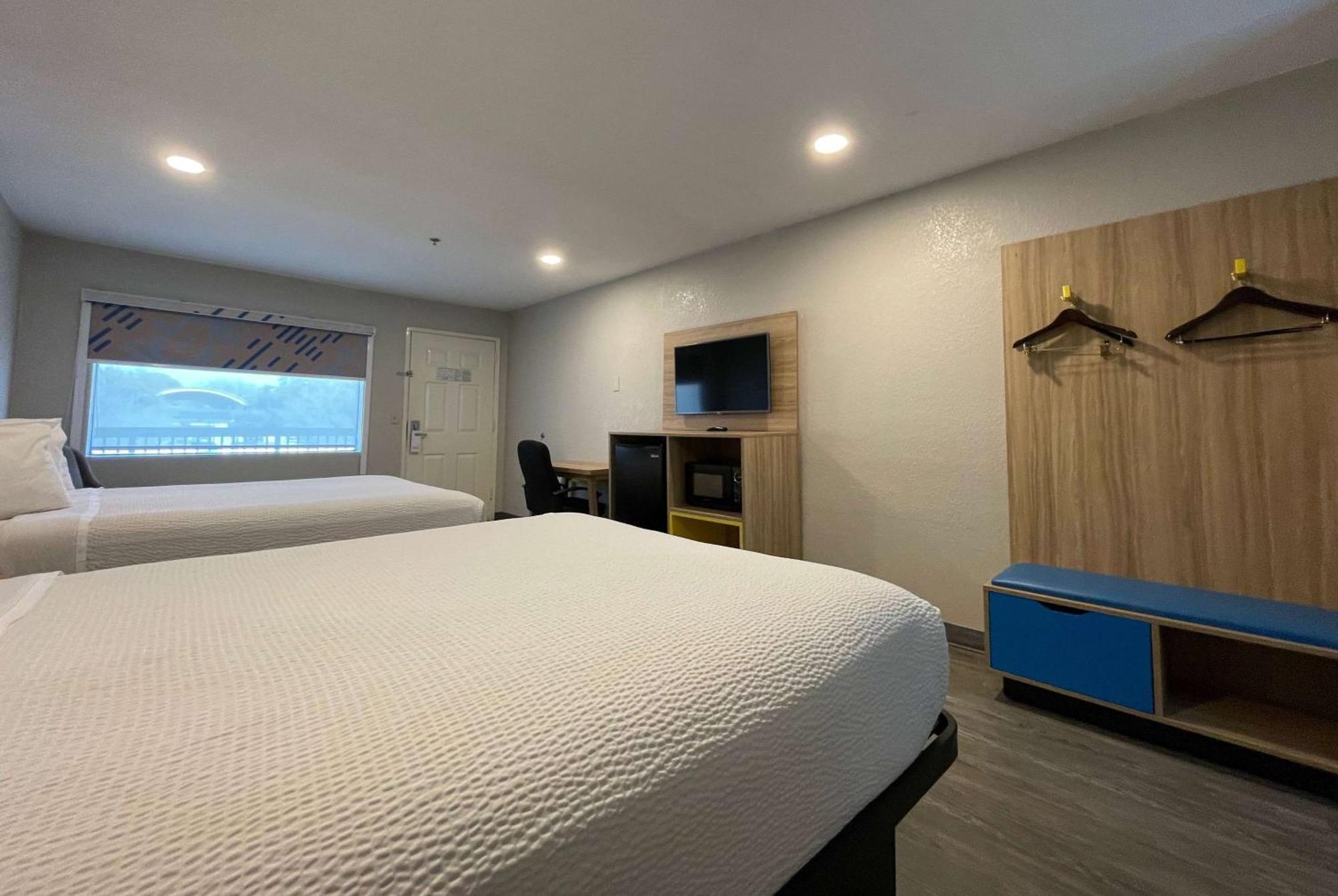 Days Inn By Wyndham Near Seaworld San Antonio Eksteriør bilde