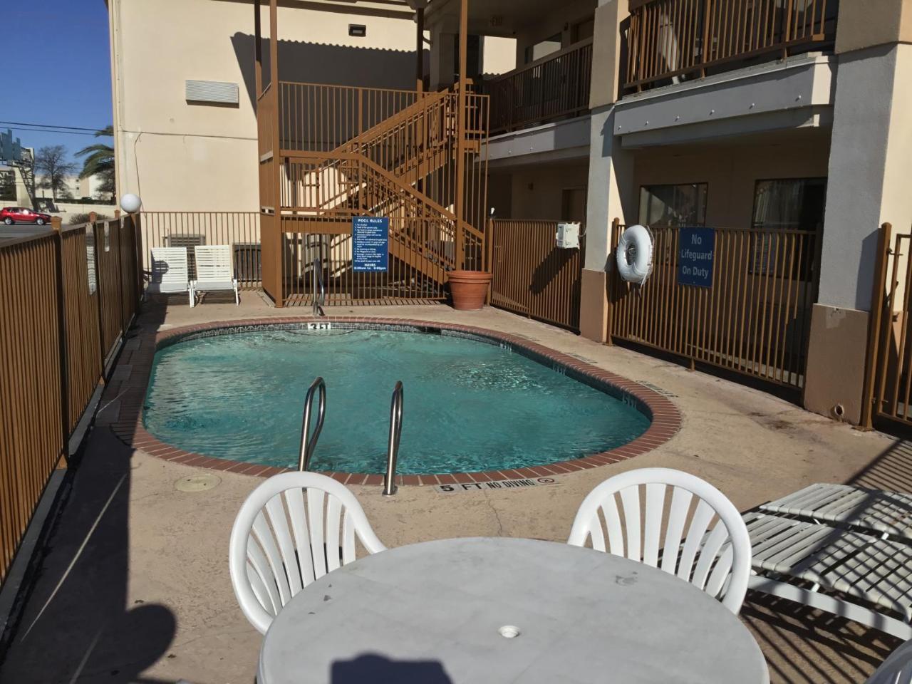 Days Inn By Wyndham Near Seaworld San Antonio Eksteriør bilde