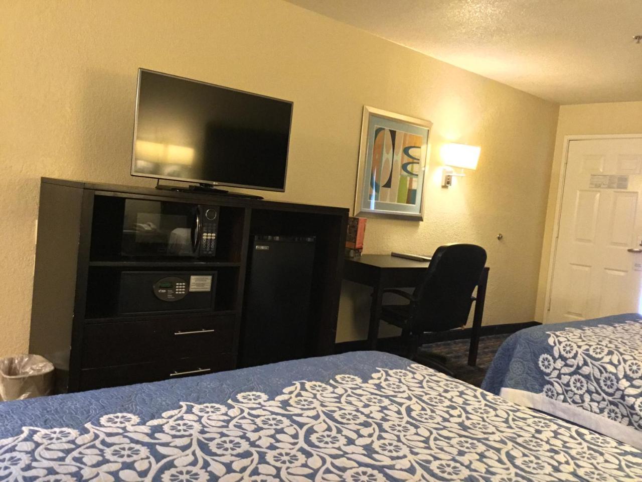 Days Inn By Wyndham Near Seaworld San Antonio Eksteriør bilde