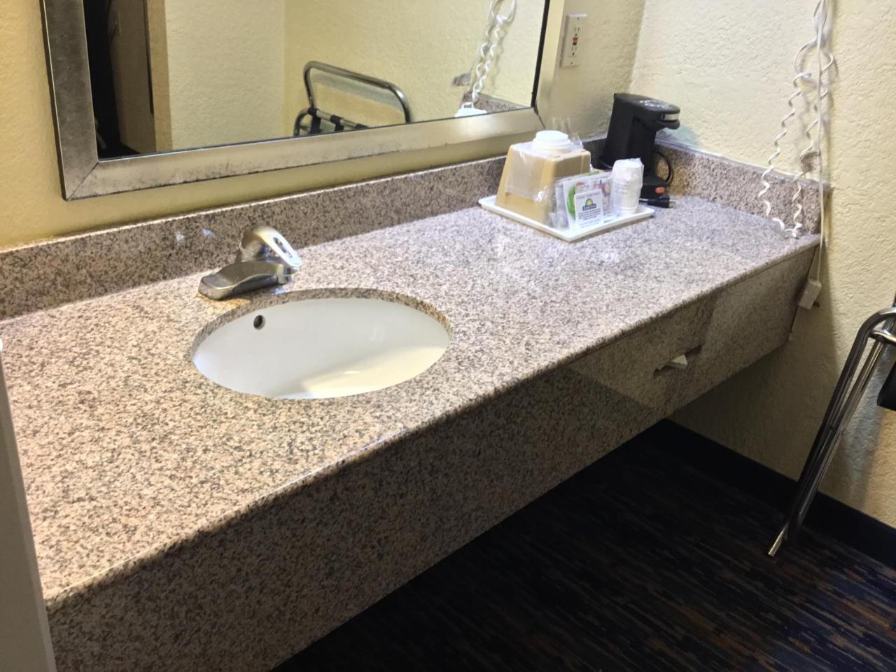 Days Inn By Wyndham Near Seaworld San Antonio Eksteriør bilde